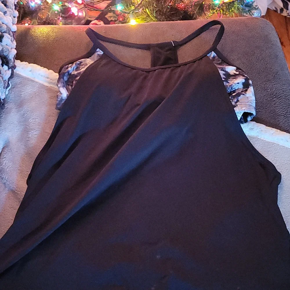 TYR Performance Top - Picture 1 of 12